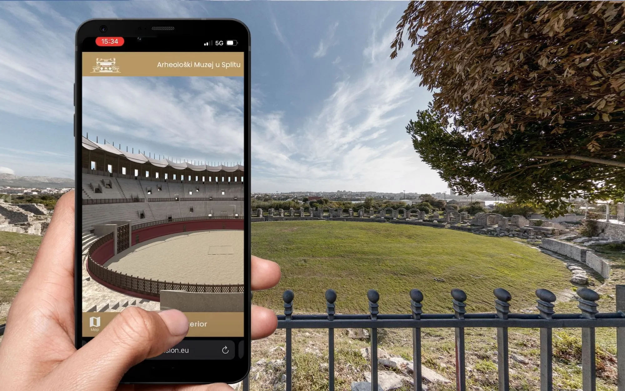 Reconstruction of the Salona amphitheatre on a visitor’s phone, on the site itself